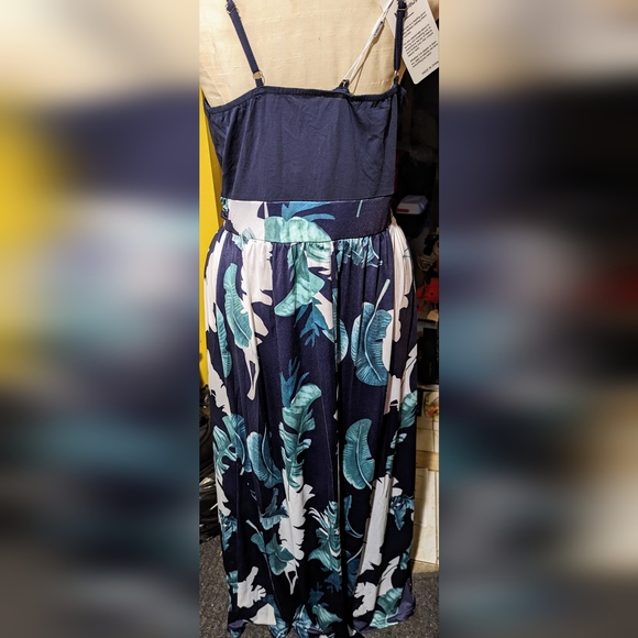 Gorgeous, sexy, flowy maxi dress size L BNWT - Picture 2 of 3